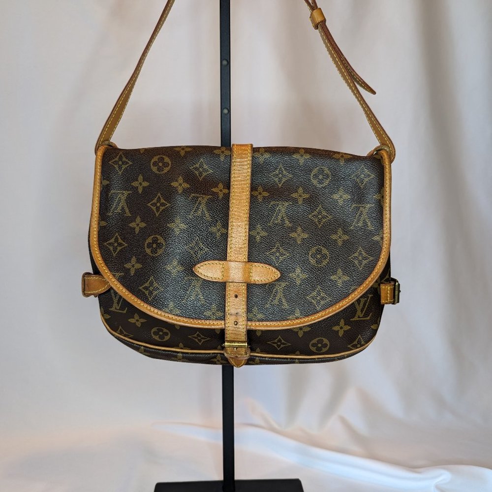 LOUIS VUITTON Saumur 35 Saddlebag - Picture 4 of 13